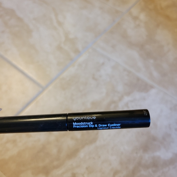 Yunique Makeup Set - Picture 3 of 3